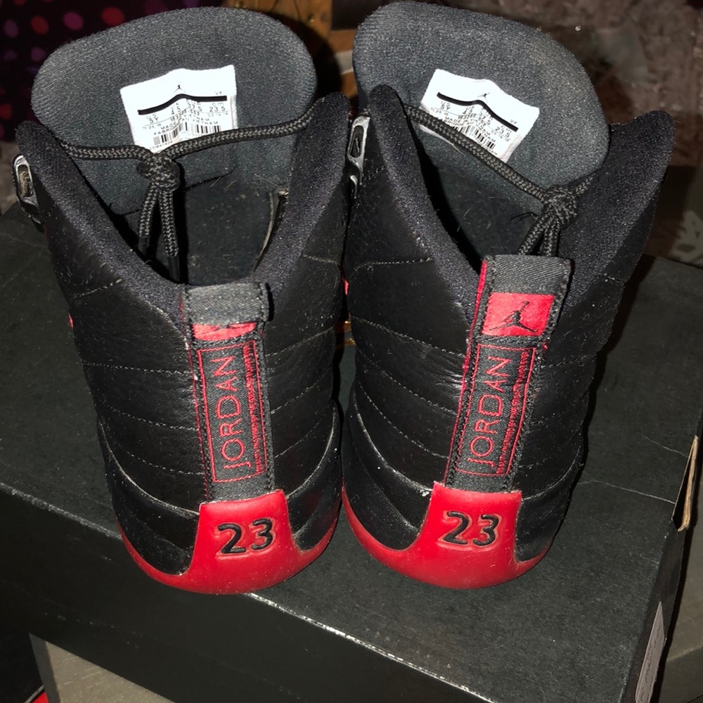 Used size 5Y Air Jordan 12 retro black/varsity red - Picture 5 of 8